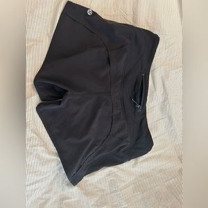 Lululemon short size 4, EUC